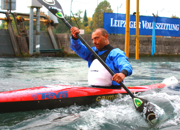 Luca Galimberti testimonial UNASCABILE Galimbe, campione piscina nel 2012 si è laureato campione italiano assoluto nei 50 sl e nei 50 sl open