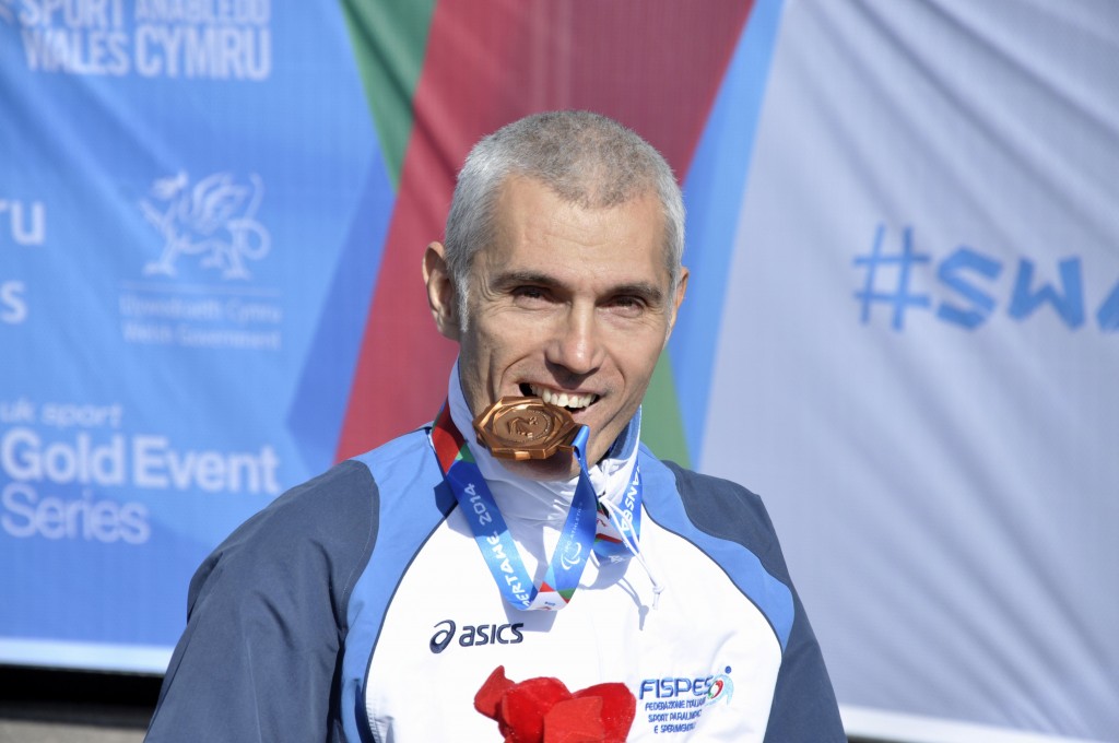 Alvise De Vidi è il testimonial UNASCAbile per il Veneto. Alvise l’eclettico: dai 200 metri alla maratona, al nuoto.